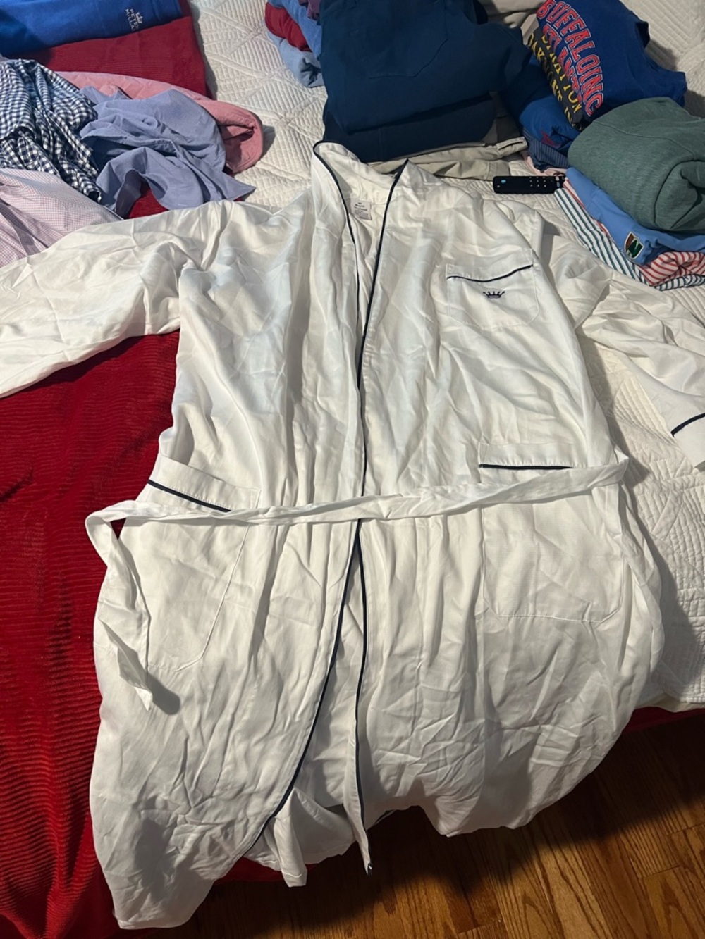 Robe - Picture 1 of 4
